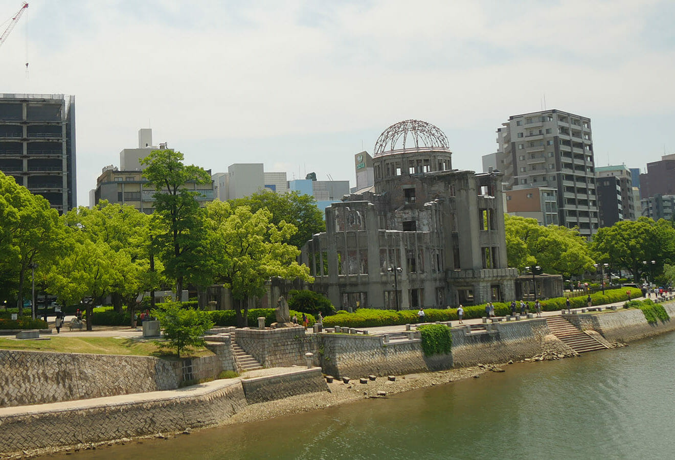 VIDEO - Of Donuts & Atom Bombs